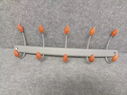 Vaatenaulakko 437 (5) Harmaa/kirsikka - Naulakot ja koukut - PKOUKKU5900702 - 2