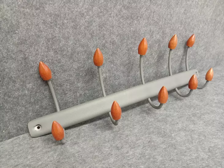 Vaatenaulakko 437 (5) Harmaa/kirsikka - Naulakot ja koukut - PKOUKKU5900702 - 1