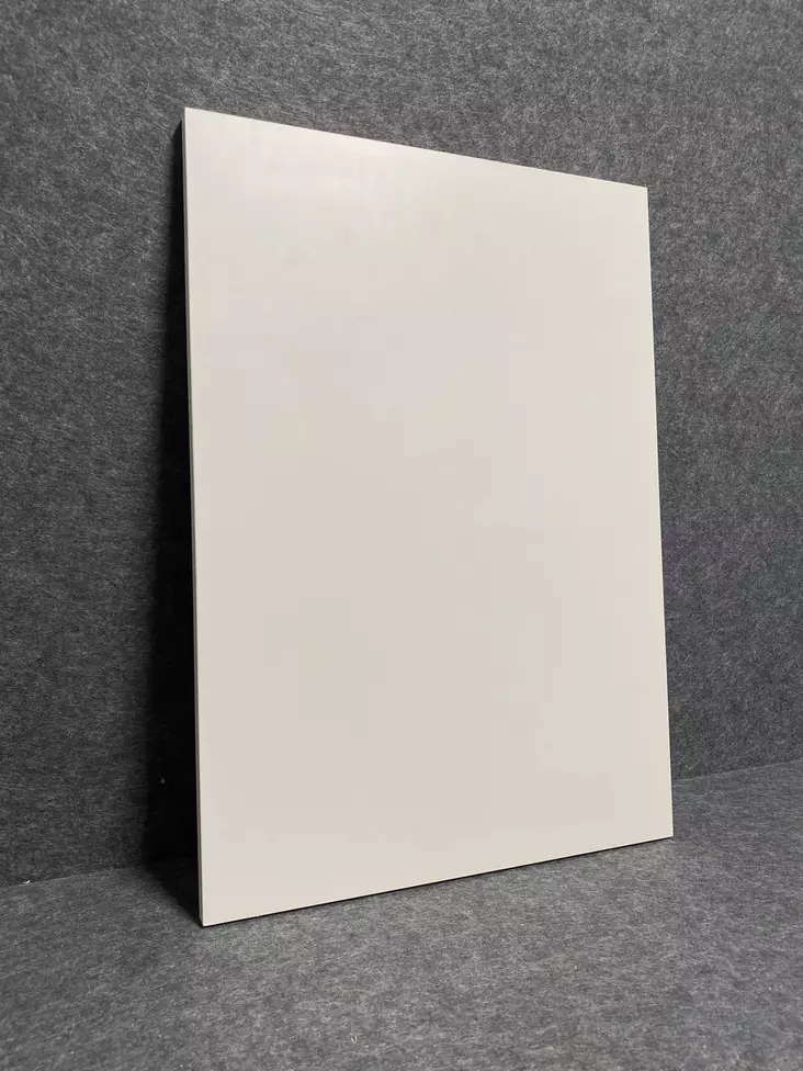 Valkoinen melamiiniovi - Varastomallin kalusteovet - OM703x395 - 1